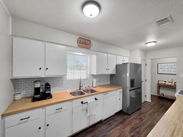 64 Cr 4010, Dayton, TX 77535