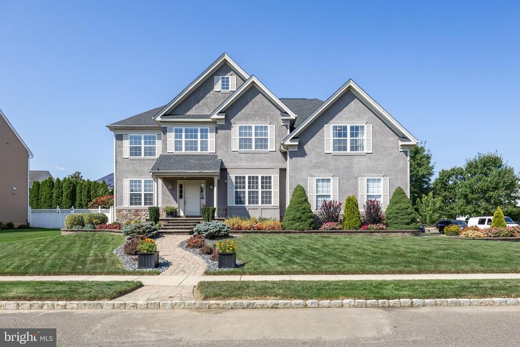 8 BANBURY RD, Lumberton, NJ 08048