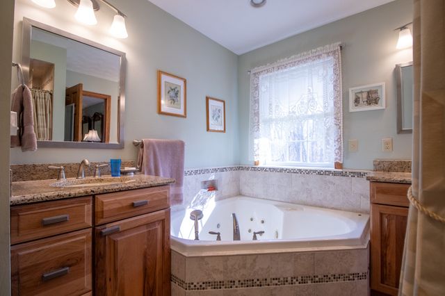 179 LAKE HAVEN Court, Erie, PA 16511