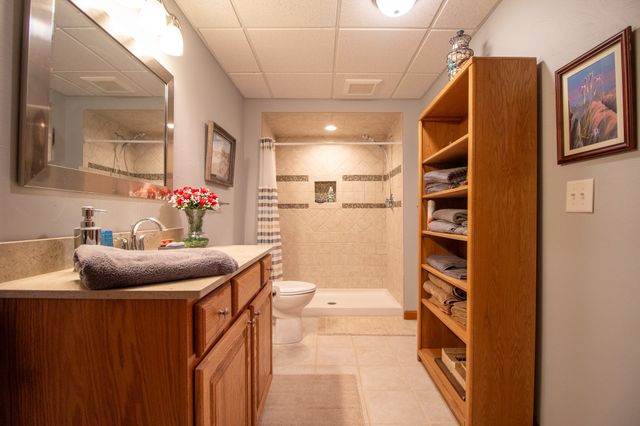 179 LAKE HAVEN Court, Erie, PA 16511