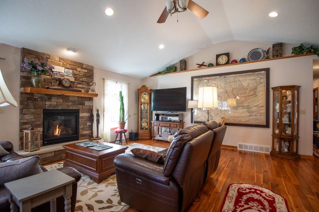 179 LAKE HAVEN Court, Erie, PA 16511