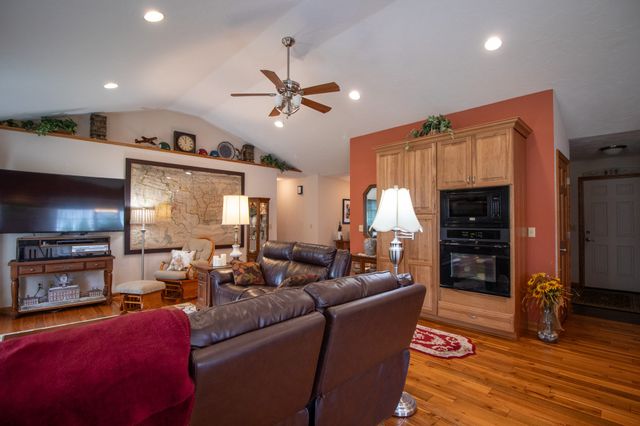 179 LAKE HAVEN Court, Erie, PA 16511