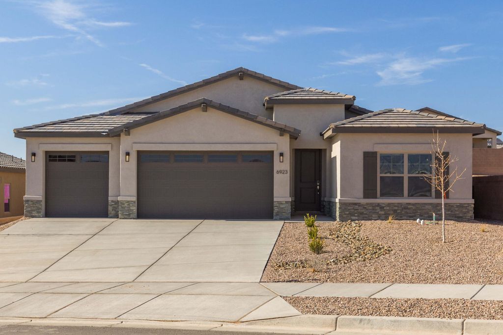 6923 Ava Road NE, Rio Rancho, NM 87144