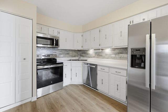 9332 Landings Lane 506, Des Plaines, IL 60016