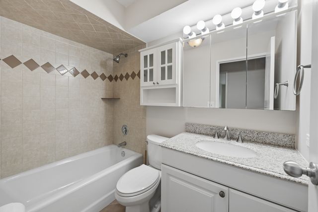 9332 Landings Lane 506, Des Plaines, IL 60016