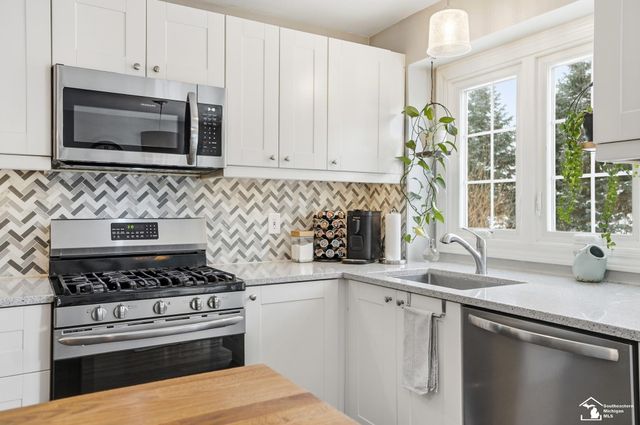 830 Kings Park Road, Monroe Twp, MI 48161