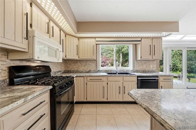 66 Windsong Court, Amherst, NY 14051