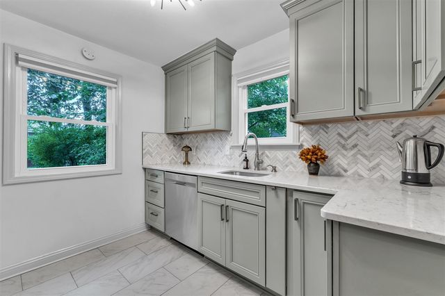 35127 Farragut, Westland, MI 48186