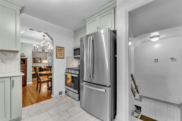 35127 Farragut, Westland, MI 48186