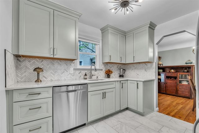 35127 Farragut, Westland, MI 48186