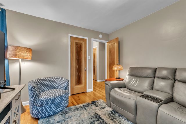 35127 Farragut, Westland, MI 48186