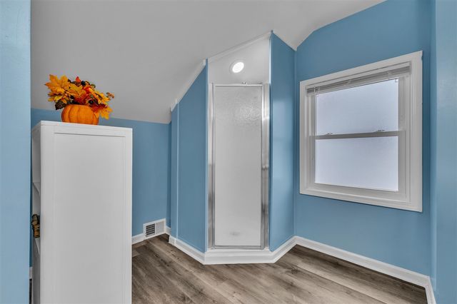 35127 Farragut, Westland, MI 48186