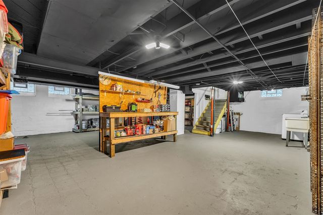 35127 Farragut, Westland, MI 48186
