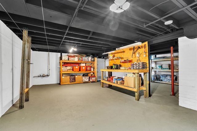 35127 Farragut, Westland, MI 48186
