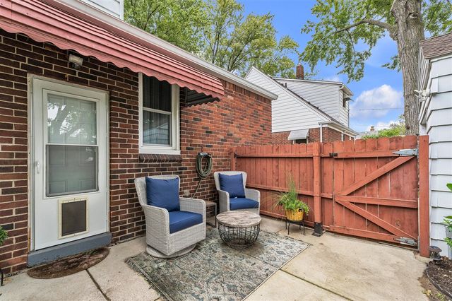35127 Farragut, Westland, MI 48186