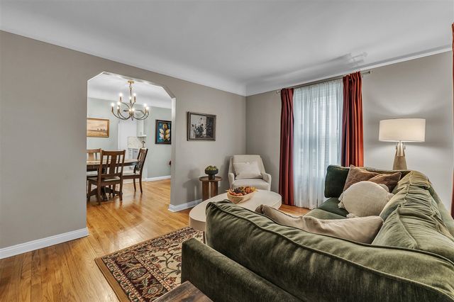 35127 Farragut, Westland, MI 48186
