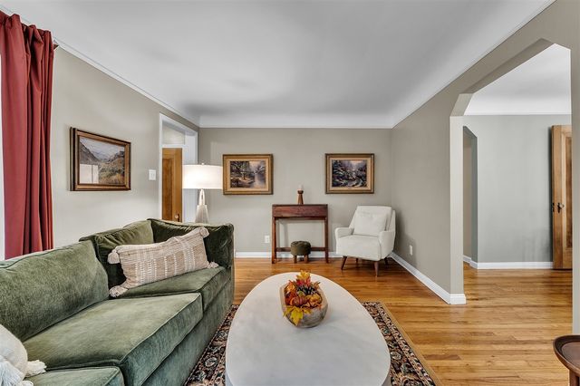 35127 Farragut, Westland, MI 48186