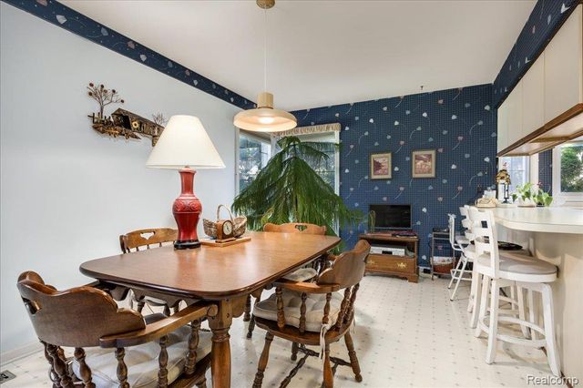 39256 Heatherbrook Drive, Farmington Hills, MI 48331