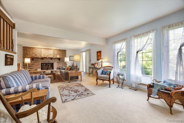 39256 Heatherbrook Drive, Farmington Hills, MI 48331