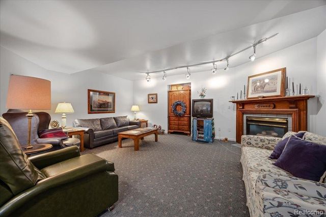 39256 Heatherbrook Drive, Farmington Hills, MI 48331