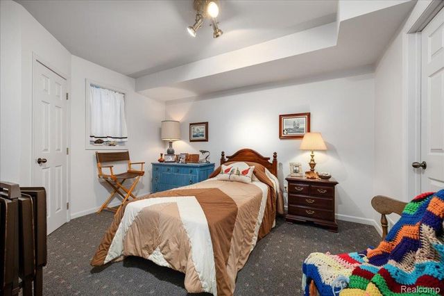 39256 Heatherbrook Drive, Farmington Hills, MI 48331