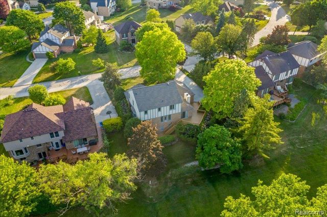 39256 Heatherbrook Drive, Farmington Hills, MI 48331