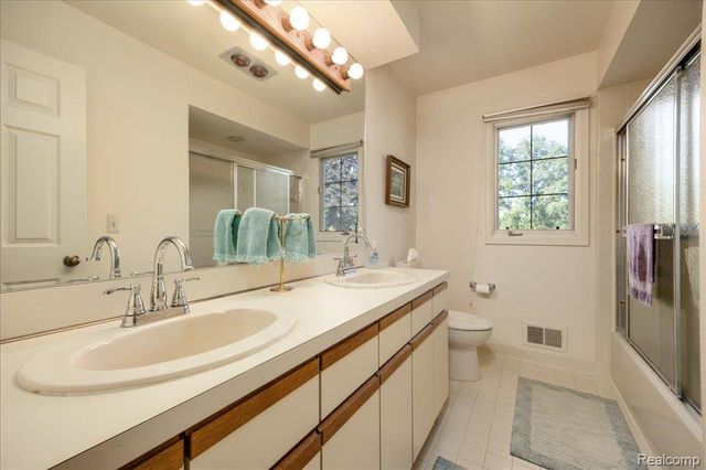 39256 Heatherbrook Drive, Farmington Hills, MI 48331