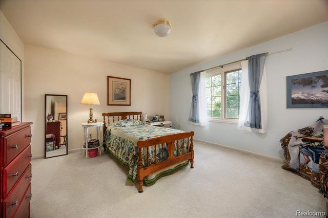 39256 Heatherbrook Drive, Farmington Hills, MI 48331
