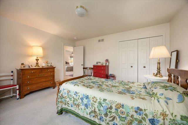 39256 Heatherbrook Drive, Farmington Hills, MI 48331