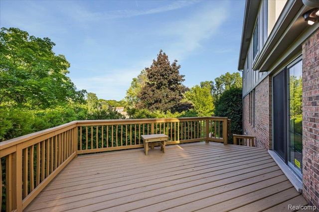 39256 Heatherbrook Drive, Farmington Hills, MI 48331