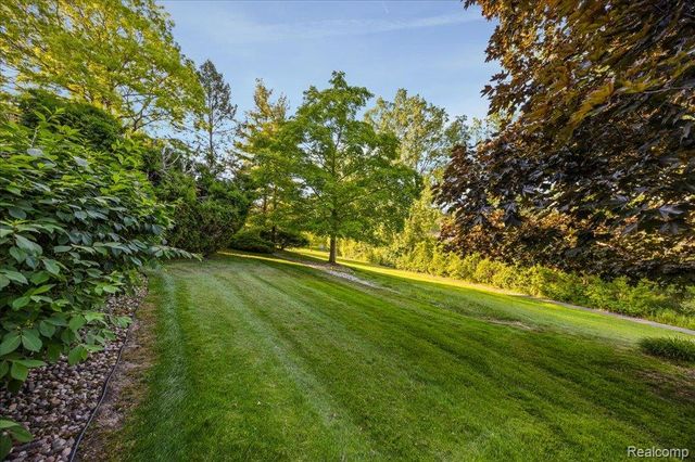 39256 Heatherbrook Drive, Farmington Hills, MI 48331