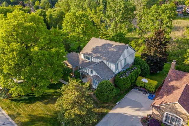 39256 Heatherbrook Drive, Farmington Hills, MI 48331