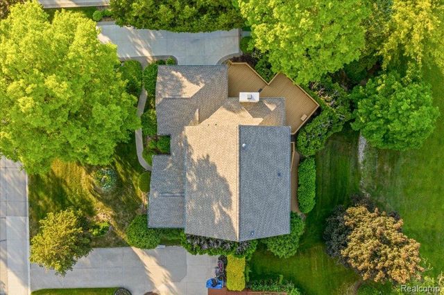 39256 Heatherbrook Drive, Farmington Hills, MI 48331