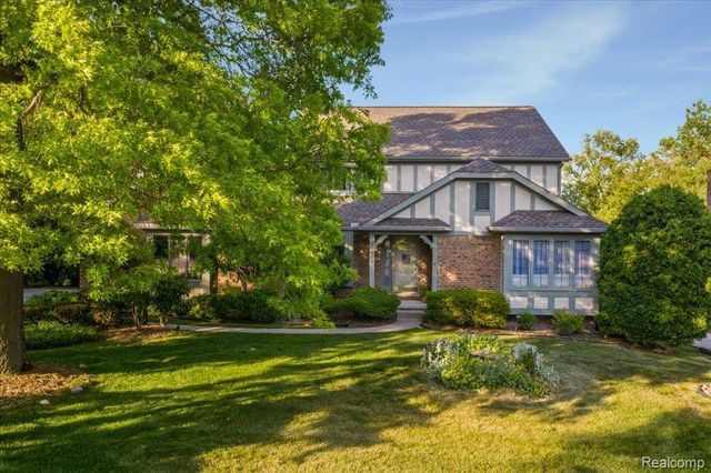 39256 Heatherbrook Drive, Farmington Hills, MI 48331