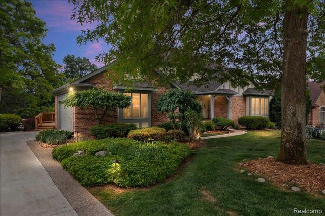 39256 Heatherbrook Drive, Farmington Hills, MI 48331