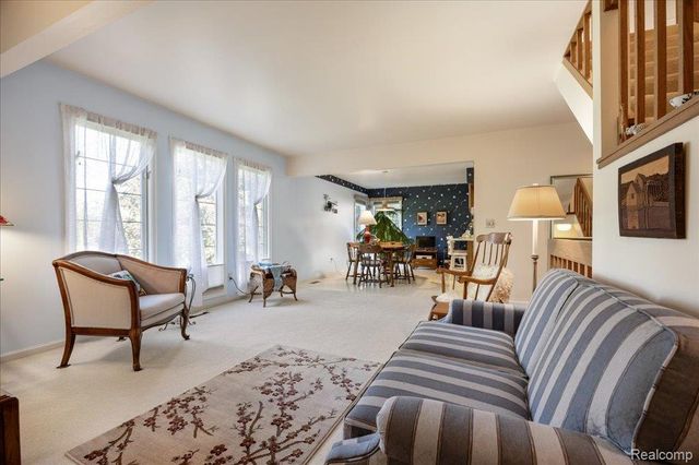 39256 Heatherbrook Drive, Farmington Hills, MI 48331