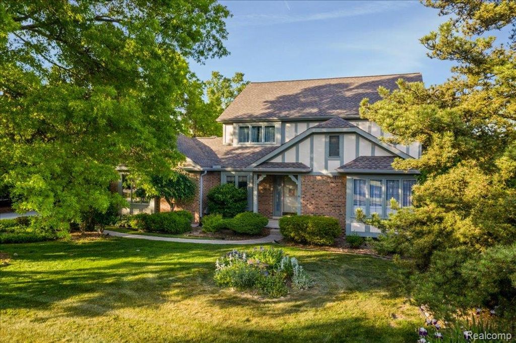 39256 Heatherbrook Drive, Farmington Hills, MI 48331