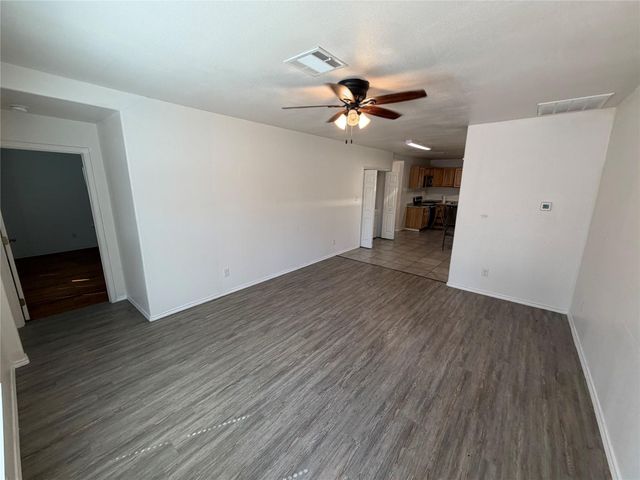 211 Shaw ST A, Taylor, TX 76574