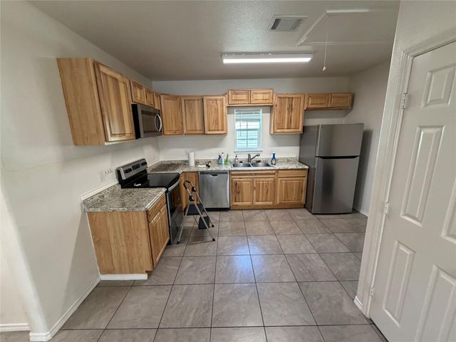 211 Shaw ST A, Taylor, TX 76574