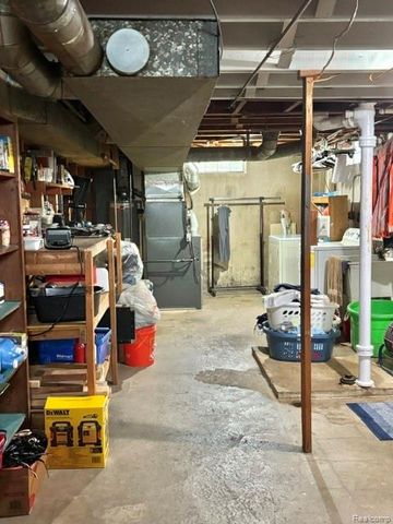 2555 Longmeadow Drive, Trenton, MI 48183