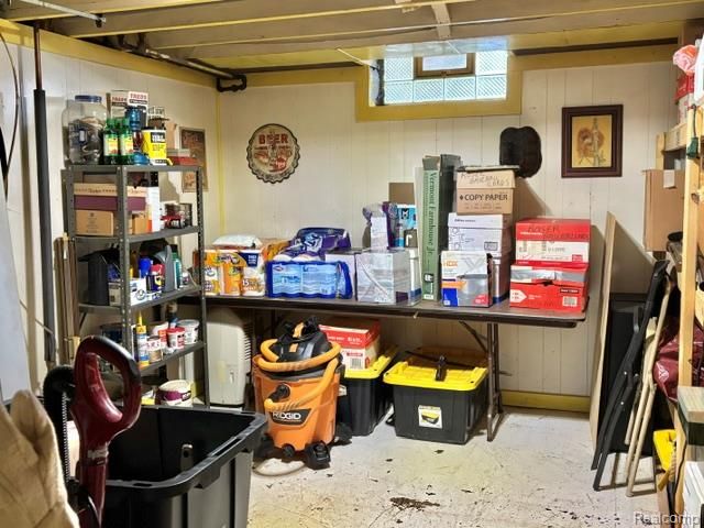 2555 Longmeadow Drive, Trenton, MI 48183
