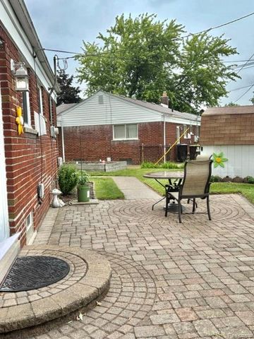 2555 Longmeadow Drive, Trenton, MI 48183