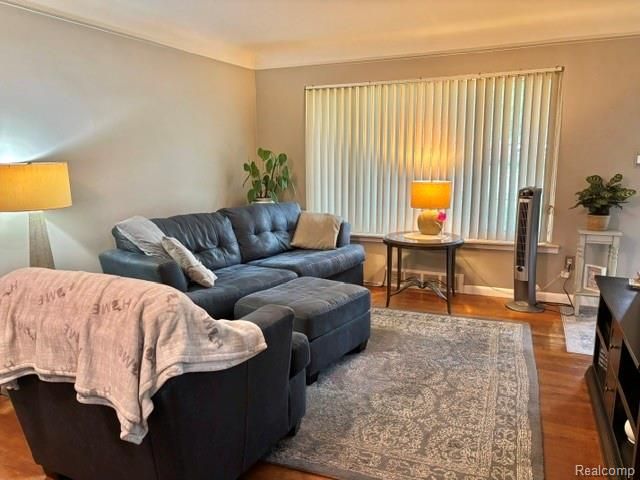2555 Longmeadow Drive, Trenton, MI 48183