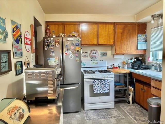 2555 Longmeadow Drive, Trenton, MI 48183
