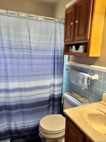 2555 Longmeadow Drive, Trenton, MI 48183