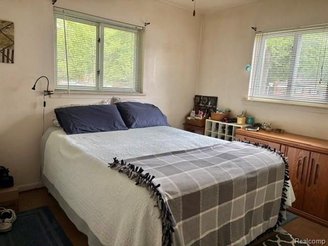 2555 Longmeadow Drive, Trenton, MI 48183