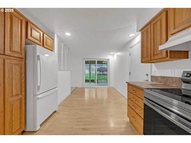 654 Nw BRYANT Ct, Dallas, OR 97338