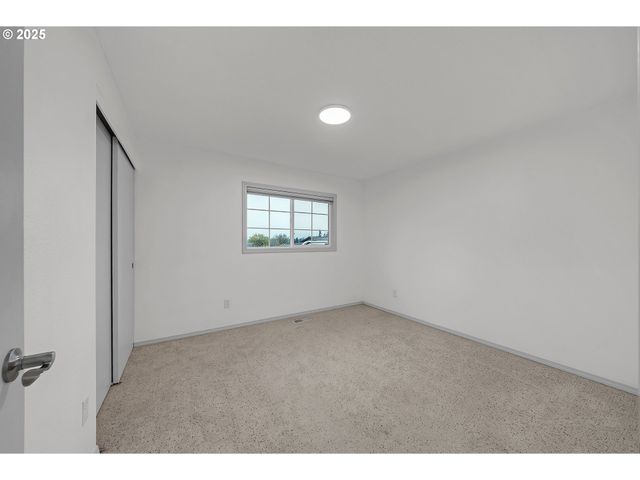 654 Nw BRYANT Ct, Dallas, OR 97338