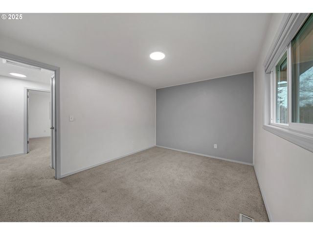 654 Nw BRYANT Ct, Dallas, OR 97338