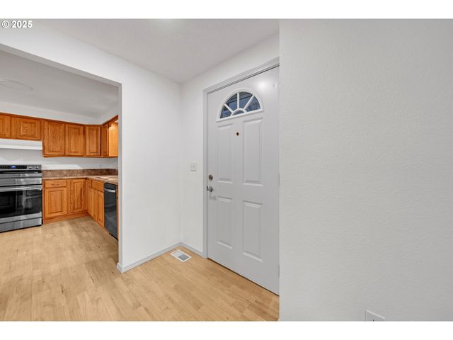 654 Nw BRYANT Ct, Dallas, OR 97338